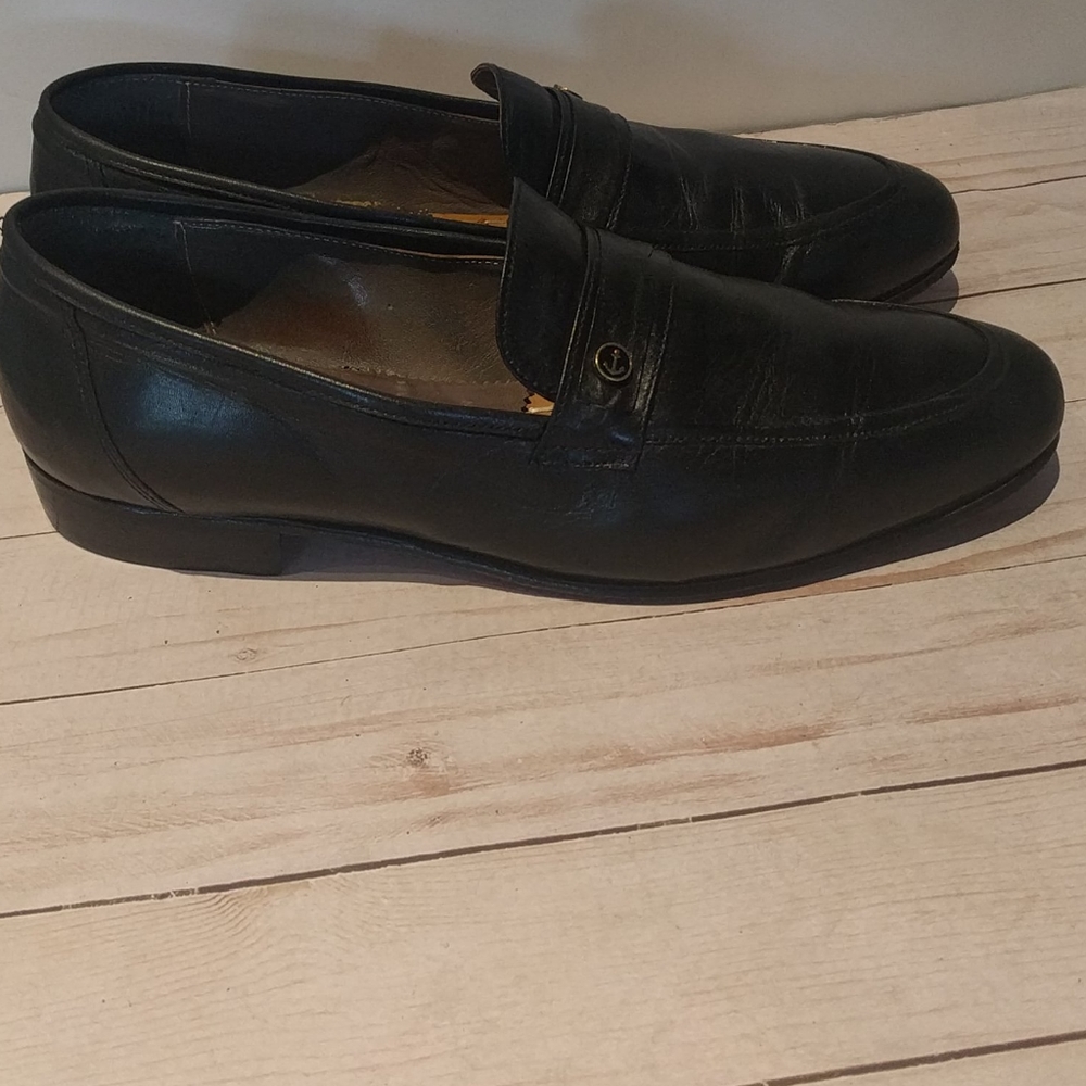 🍀 Genuine leather shoes by Varese🍀